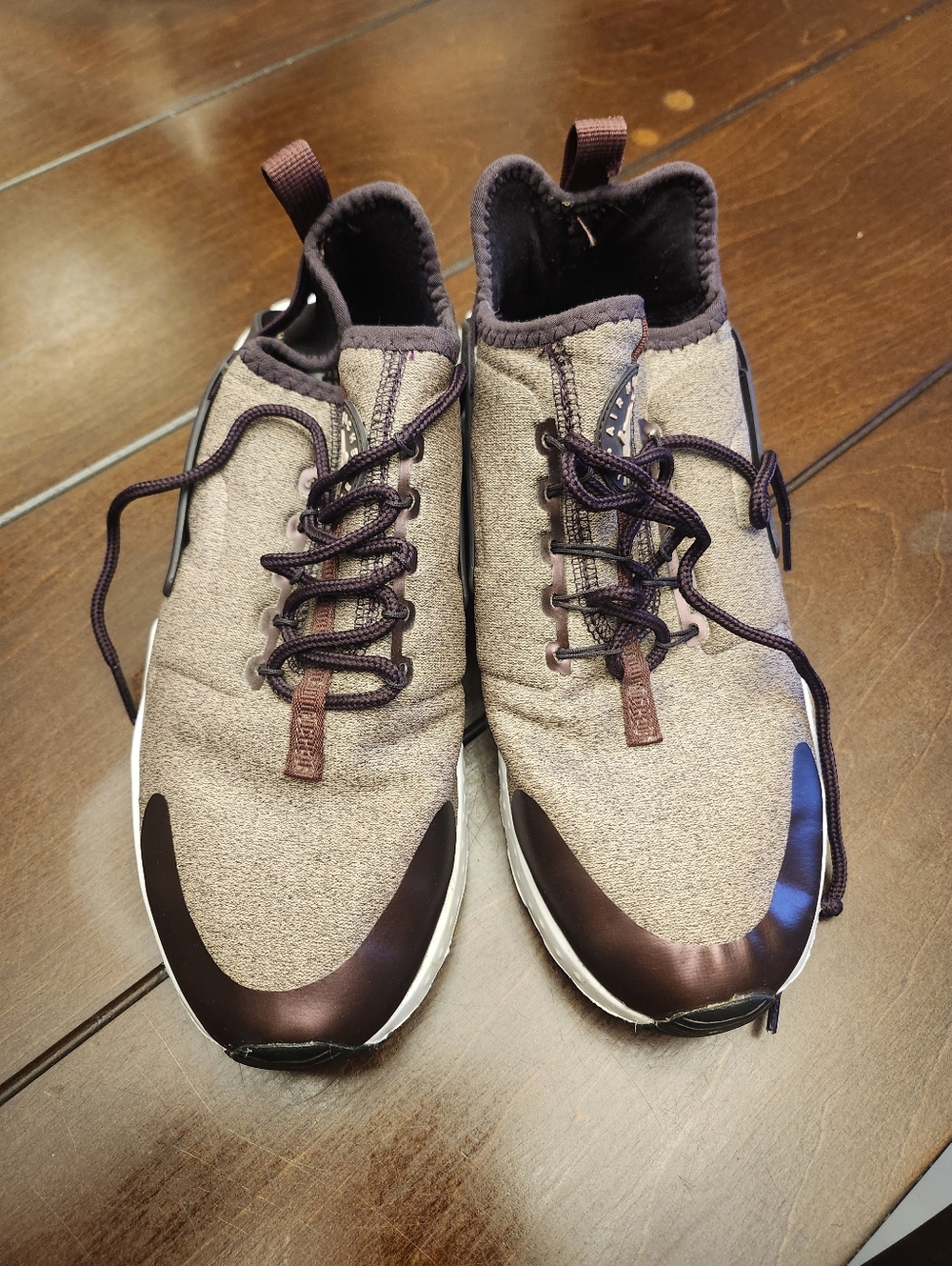 Women's Nike Air Huarache Sneakers- Size 9